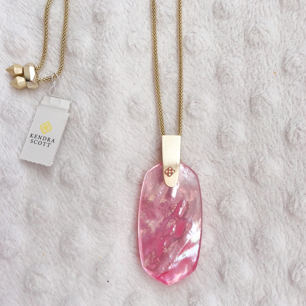 Kendra Scott necklace